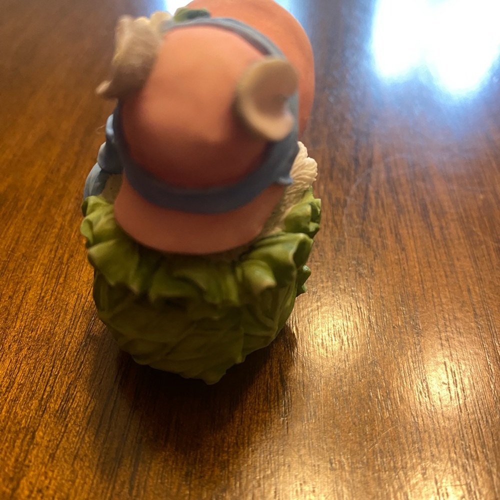 Adorable Bunny Figurines with Hats-1999 Priscilla Hillman 639451 - Picture 5 of 11